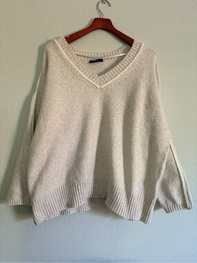 EUC Lane Bryant Woman’s Oatmeal V-Neck Sweater with white trim